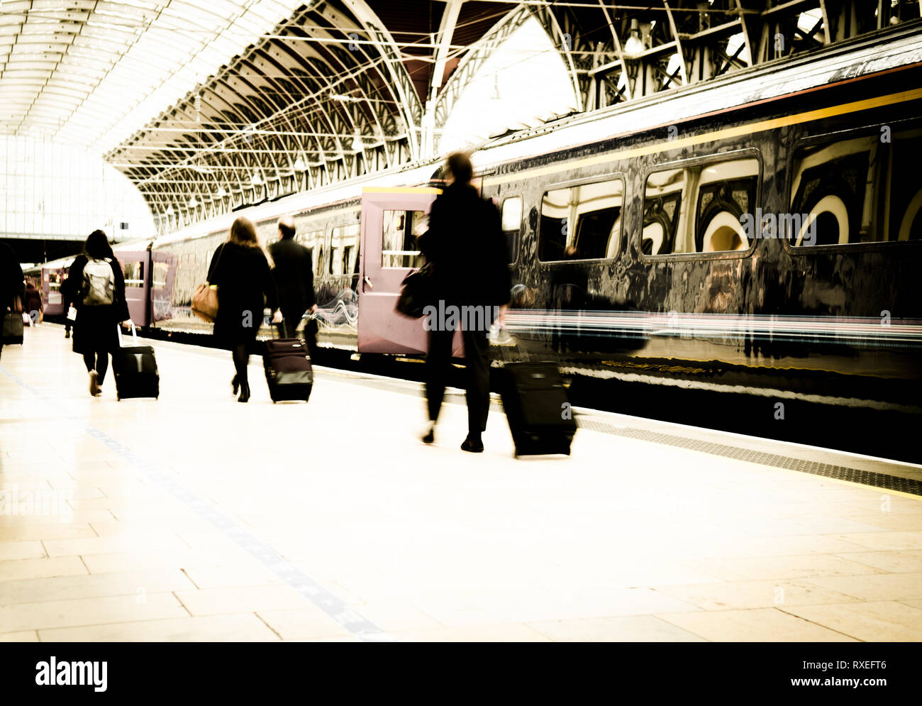 Londra Stazione ferroviaria Platform Foto Stock