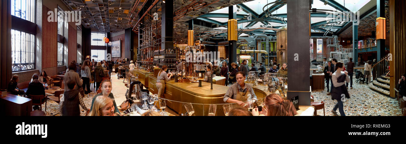 Starbucks Riser Riserva roastery immagini e fotografie stock ad alta risoluzione - Alamy