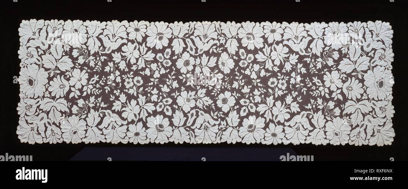 Scialle. Probabilmente la Francia. Data: 1860-1869. Dimensioni: 285.1 × 94,7 cm (110 1/4 × 37 1/4 in.). Seta, macchina di spinta di pizzo. Provenienza: Francia. Museo: Chicago Art Institute. Foto Stock