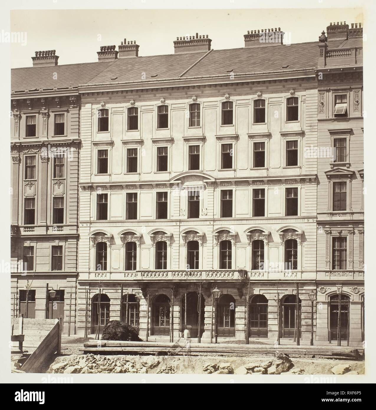 Kolowrat-Ring n. 8, Wohnhaus des Herrn Alfred Skene. Artista sconosciuto; austriaco del XIX secolo. Data: 1860-1869. Dimensioni: 30,7 × 30 cm (immagine/carta); 42,6 × 61,2 cm (album). Albume stampa. Origine: Austria. Museo: Chicago Art Institute. Autore: anonimo. Foto Stock