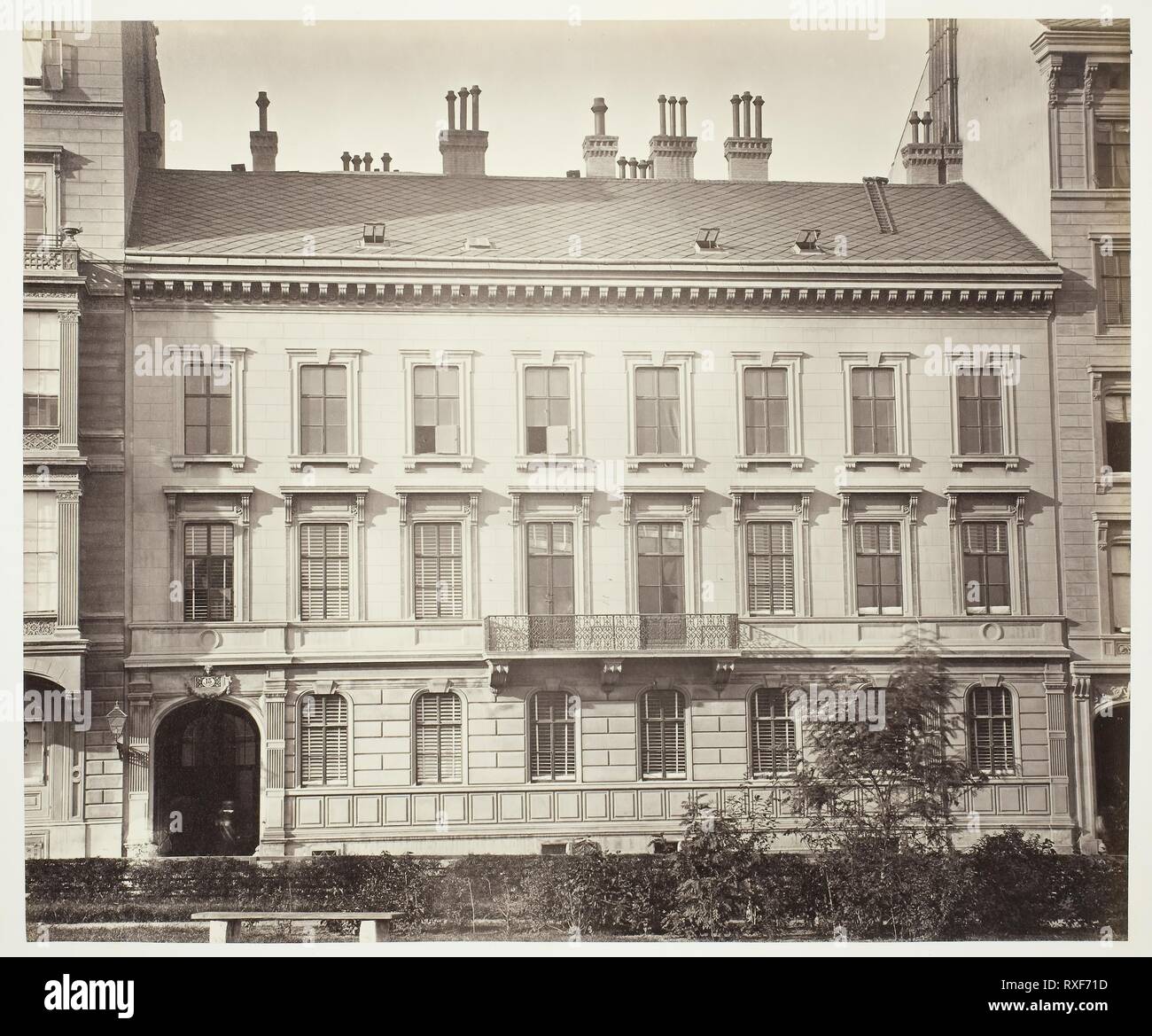 Türkenstra?e n. 15, Wohnhaus des Grafen von Wimpfen.. Artista sconosciuto; austriaco del XIX secolo. Data: 1860-1869. Dimensioni: 27,8 x 33,4 cm (l'immagine/carta); 42,6 × 61,2 cm (album). Albume stampa. Origine: Austria. Museo: Chicago Art Institute. Autore: anonimo. Foto Stock