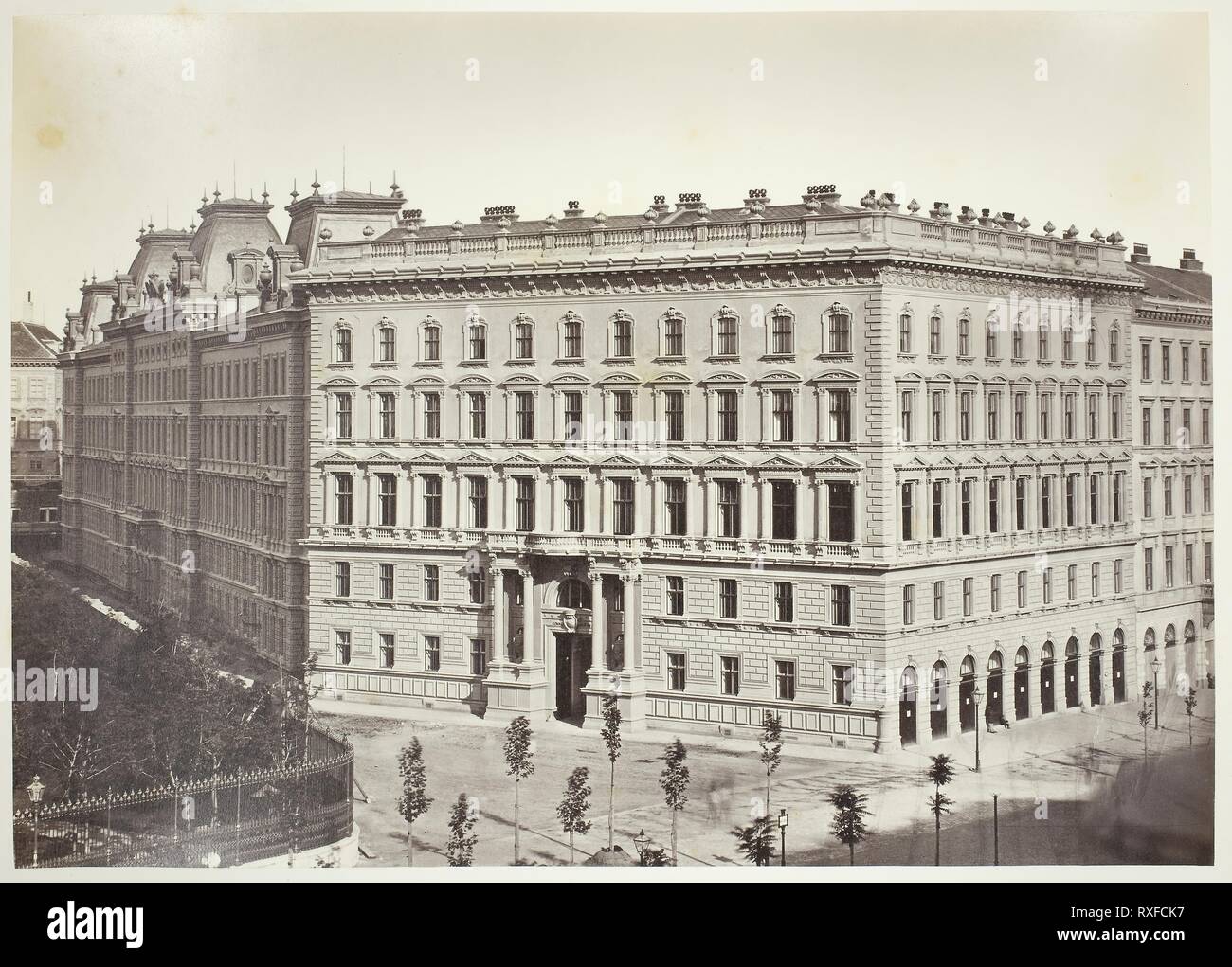 Opern-Ring n. 10, Wohnhaus des fritto. Ritter von Schey. Artista sconosciuto; austriaco del XIX secolo. Data: 1860-1869. Dimensioni: 24,3 × 34 cm (immagine/carta); 42,8 × 61,3 cm (album). Albume stampa. Origine: Austria. Museo: Chicago Art Institute. Autore: anonimo. Foto Stock