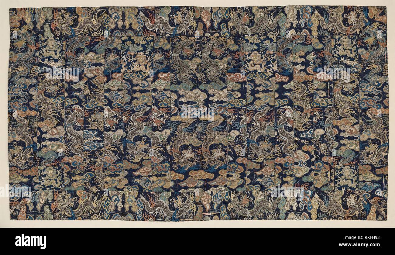 Associazione Kesa. Il Giappone. Data: 1650-1700. Dimensioni: 119,4 x 210,5 cm (47 x 82 7/8 in.). Seta e gilt-striscia di carta; saia con legante secondario e ordito supplementare di trame di modellazione. Provenienza: Giappone. Museo: Chicago Art Institute. Foto Stock
