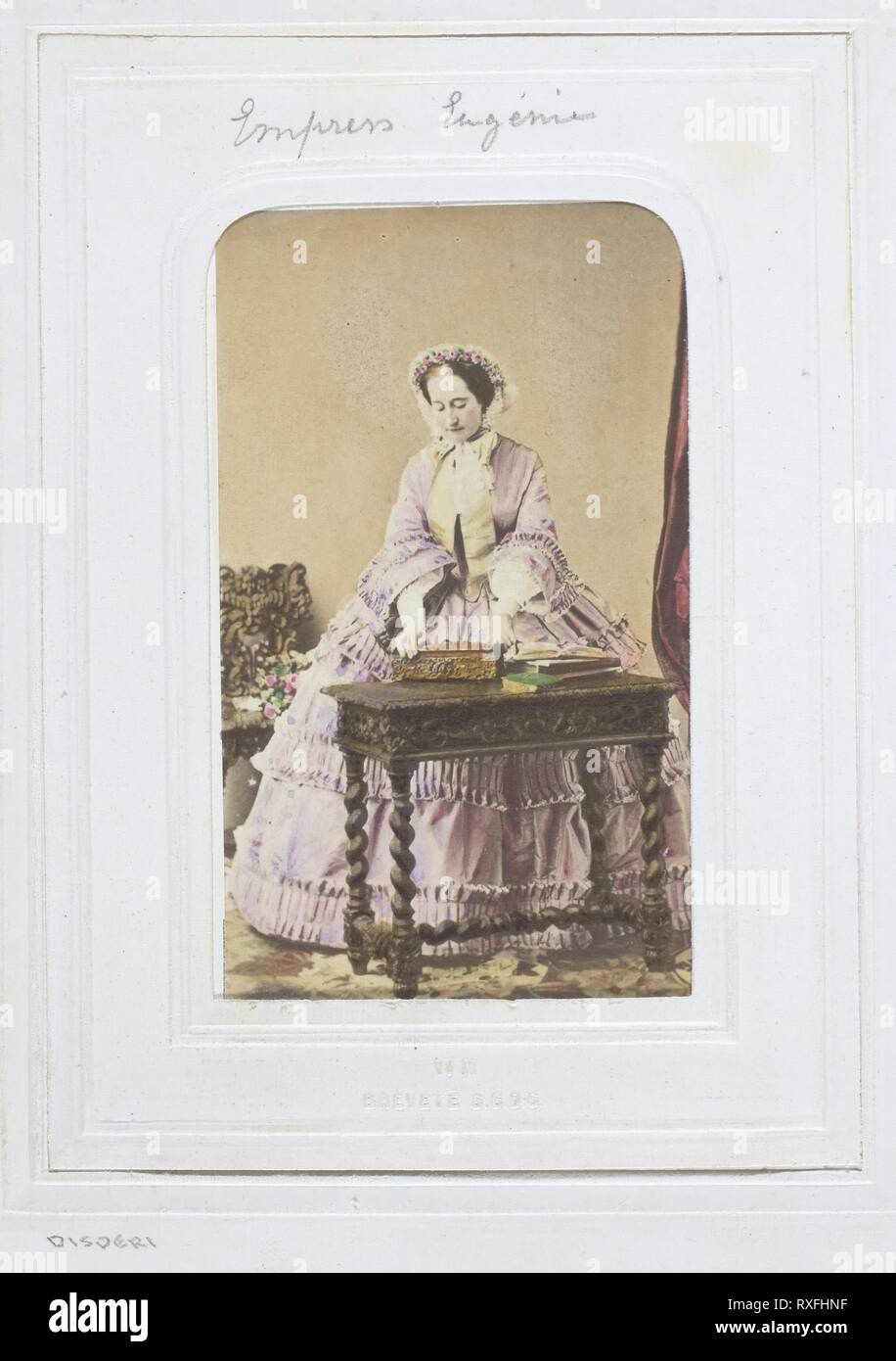 Imperatrice Eugénia. André-Adolphe-Eugène Disdéri; francese, 1819-1889. Data: 1860-1869. Dimensioni: 8,6 x 5,2 cm (l'immagine/carta); 10,4 x 6,2 cm (mount). Albume stampa. Provenienza: Francia. Museo: Chicago Art Institute. Foto Stock
