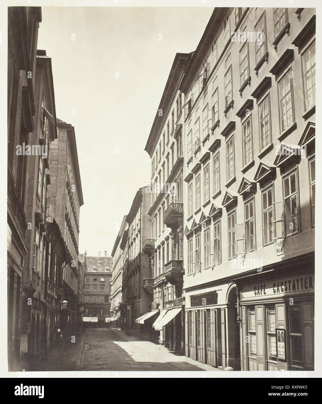 Wollzeile n. 9, Wohnhaus des Grafen Friedrich Fünfkirchen. Artista sconosciuto; austriaco del XIX secolo. Data: 1860-1869. Dimensioni: 30,8 x 25,9 cm (l'immagine/carta); 61,2 × 42,7 cm (album). Albume stampa. Origine: Austria. Museo: Chicago Art Institute. Autore: anonimo. Foto Stock
