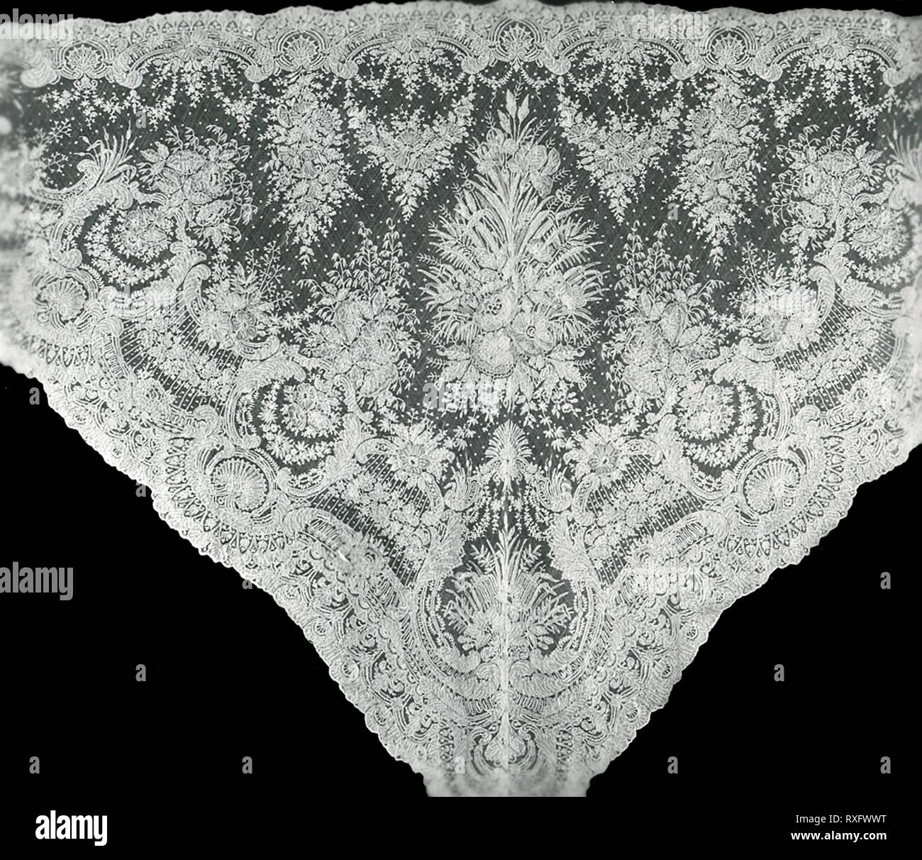 Mezza scialle. In Inghilterra o in Francia. Data: 1860-1869. Dimensioni: 141.1 x 278.2 cm (55 1/2 × 109 1/2 in.). Seta e mohair, macchina di spinta di pizzo. Origine: Inghilterra. Museo: Chicago Art Institute. Foto Stock