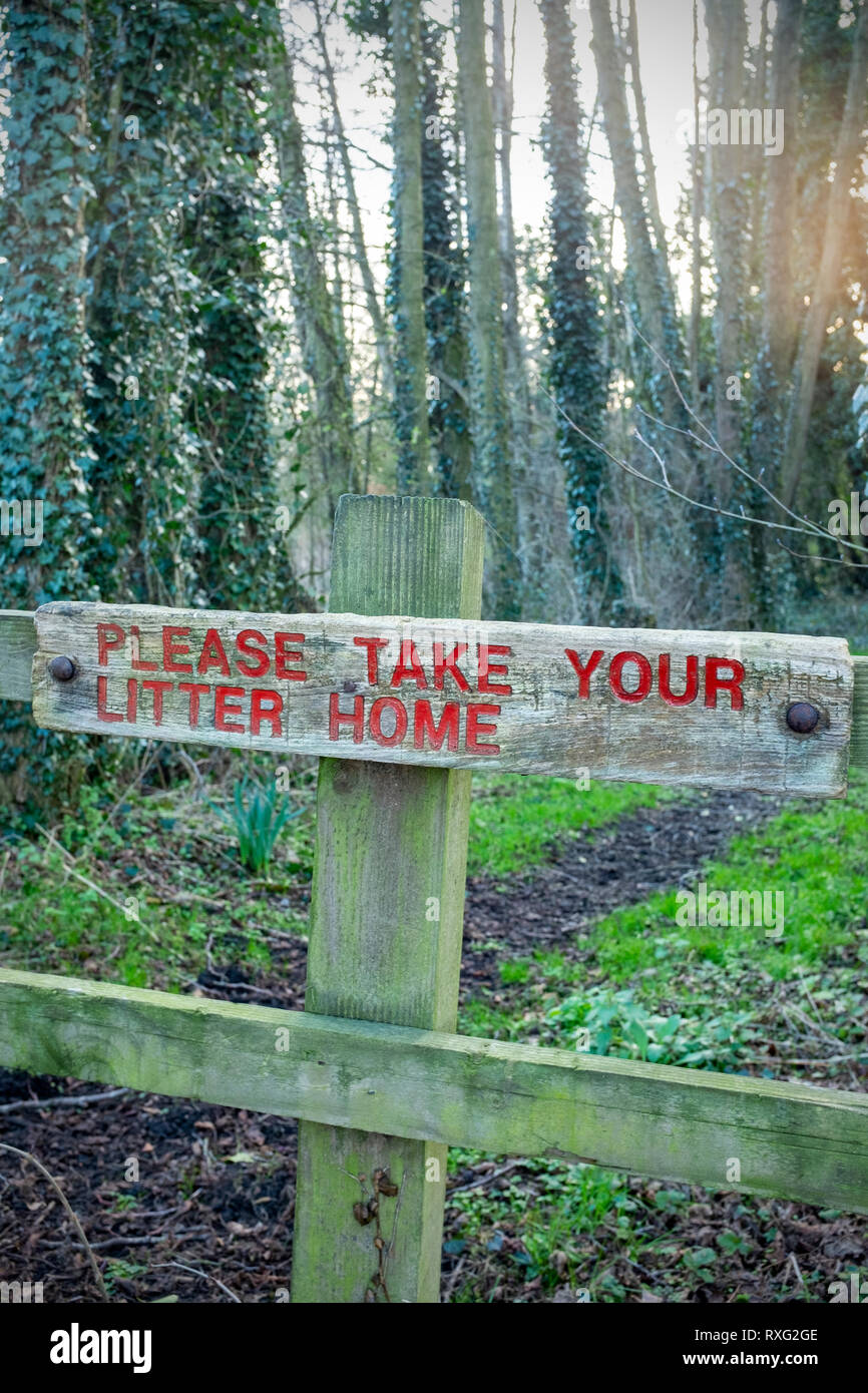 Siete pregati di portare i vostri rifiuti home registrati nella campagna del Cheshire Regno Unito Foto Stock