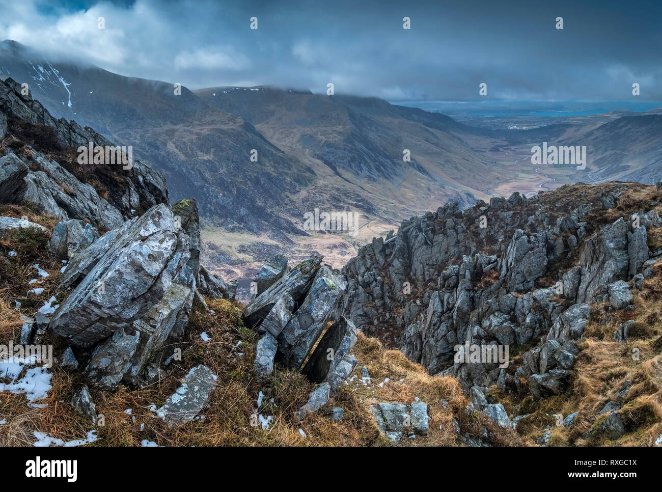 Il Glyderau Montagne & Nant Ffrancon Vallata da Y Gribin, Snowdonia National Park, North Wales, Regno Unito Foto Stock