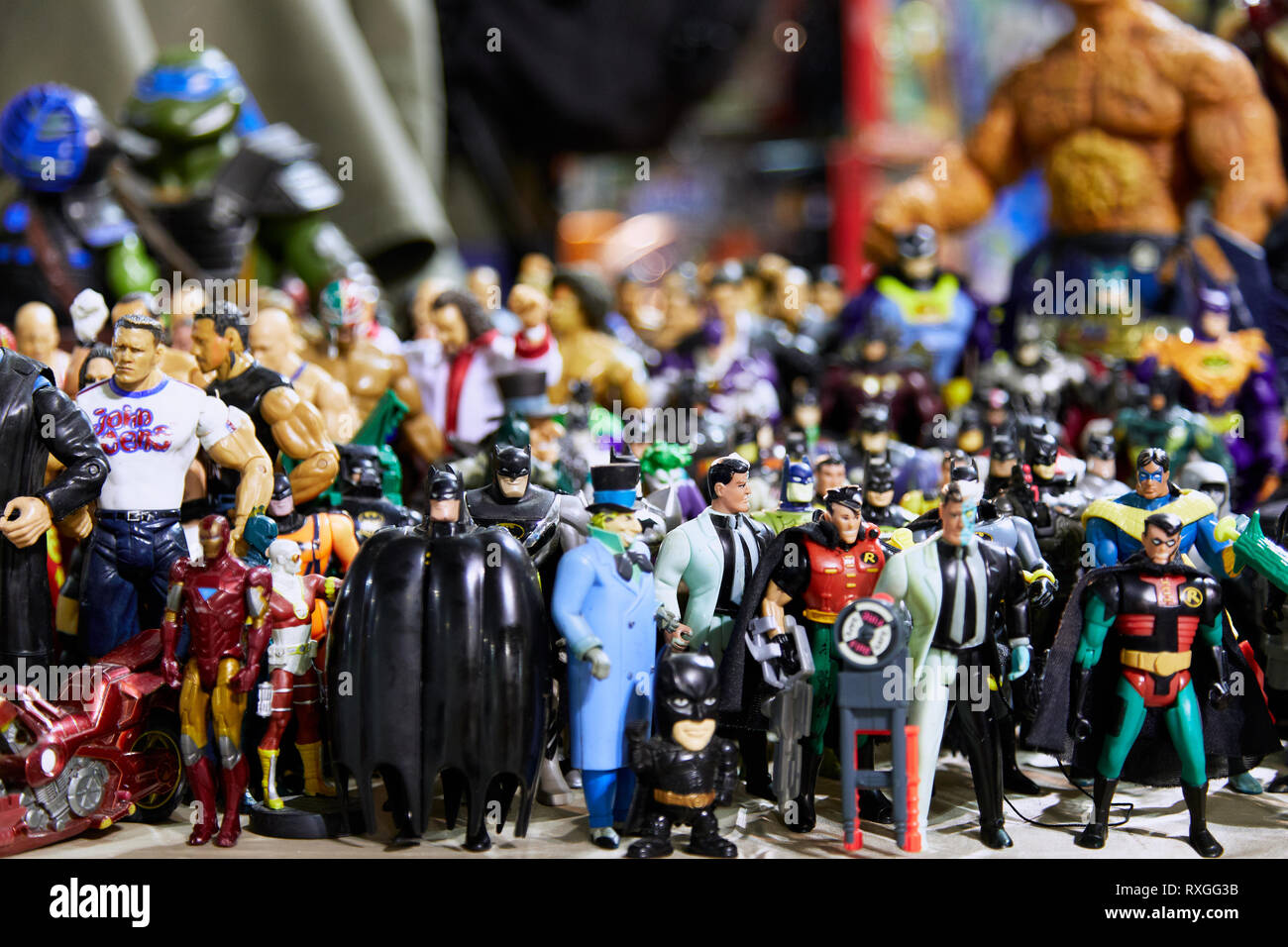 Milano, Italia - 8 Marzo 2019 Cartoomics fumetto con figurine di raccolta e di action figure in vendita da espositori Foto Stock