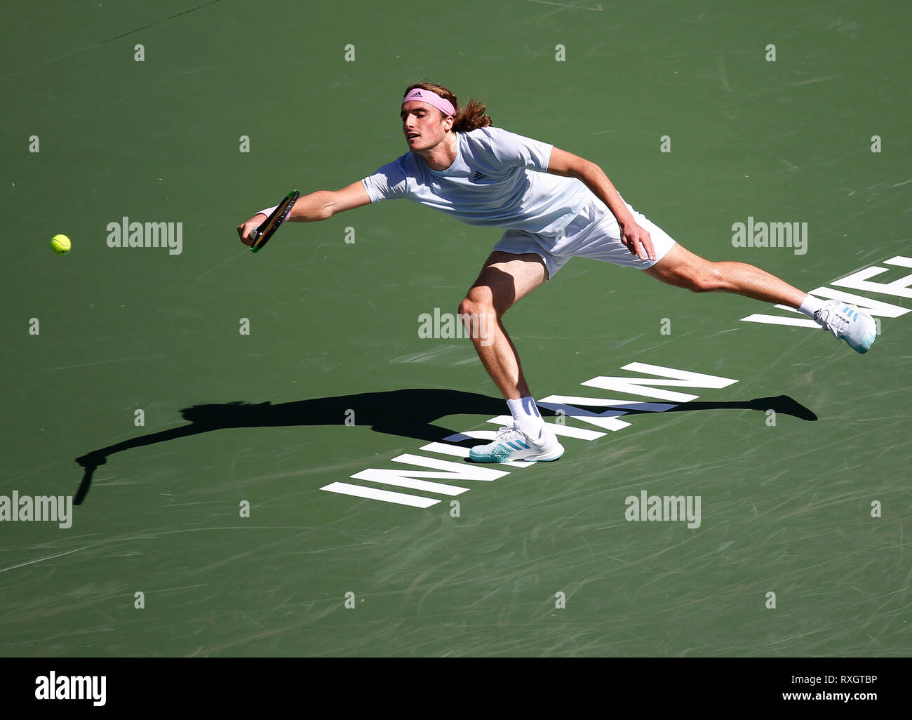 In California, Stati Uniti d'America. Il 9 marzo 2019. 2019 Stefanos Tsitsipas (GRE) non è in grado di restituire un colpo contro Felix Auger-Aliassime (CAN) durante il 2019 BNP Paribas Open a Indian Wells Tennis Garden di Indian Wells, California. Charles Baus/CSM Credito: Cal Sport Media/Alamy Live News Foto Stock