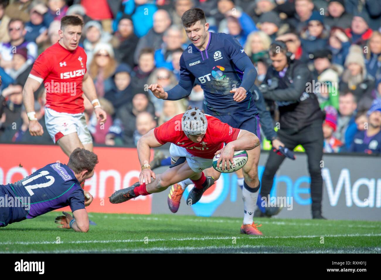 Edimburgo, Scozia. . 09Mar, 2019. firo: 09.03.2019 Rugby Guinness Sei Nazioni match tra la Scozia e il Galles in BT Murrayfield Stadium, Edimburgo, Jonathan Davies (# 13) dei punteggi del Galles la seconda prova | Utilizzo di credito in tutto il mondo: dpa/Alamy Live News Foto Stock