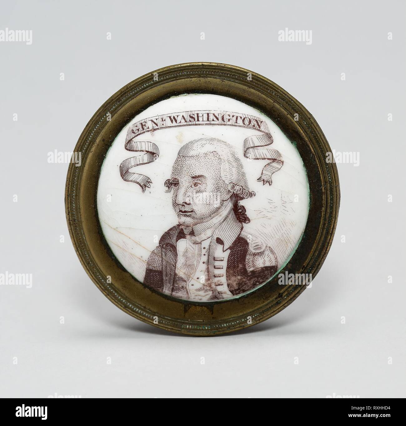 Mantello Pin (manopola o Tieback). Probabilmente a Birmingham, Inghilterra. Data: 1775-1785. Dimensioni: diam. 5,1 cm (2 in.). Il rame, il trasferimento dello smalto stampato, ferro e ottone. Origine: Inghilterra. Museo: Chicago Art Institute. Foto Stock