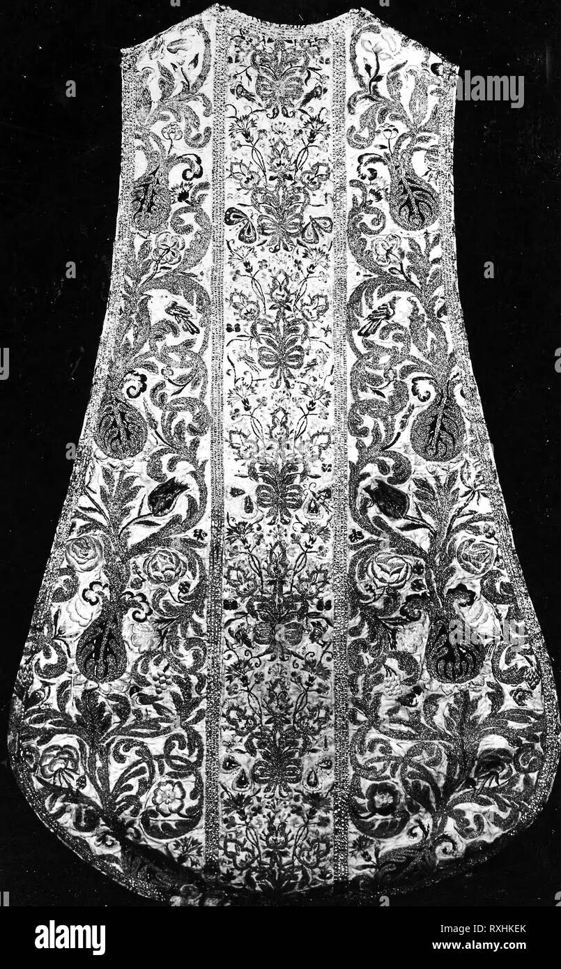 Casula. Spagna. Data: 1601-1700. Dimensioni: 67,3 x 109,2 cm (26 1/2 x 43 in.). Seta, raso; ricami e adagiandosi. Origine: Spagna. Museo: Chicago Art Institute. Foto Stock