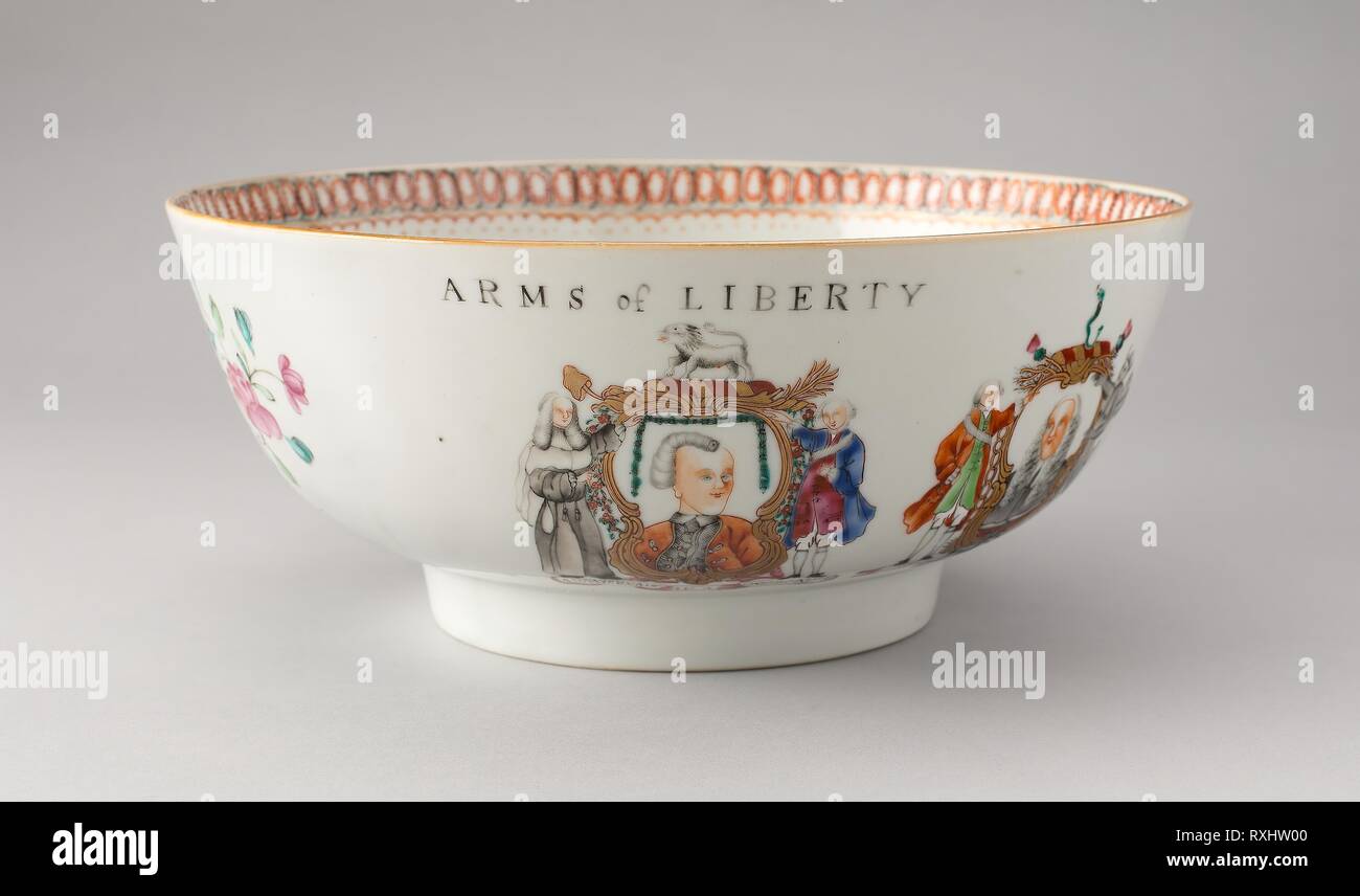 Punch Bowl. Cina, Qianlong regnare; Cinese, realizzato per il mercato americano. Data: 1764-1774. Dimensioni: 11,1 × 26,4 cm (4 3/8 × 10 3/8 in.). In porcellana, smalto, e doratura. Provenienza: Cina. Museo: Chicago Art Institute. Autore: Chinese Export porcellana. Foto Stock