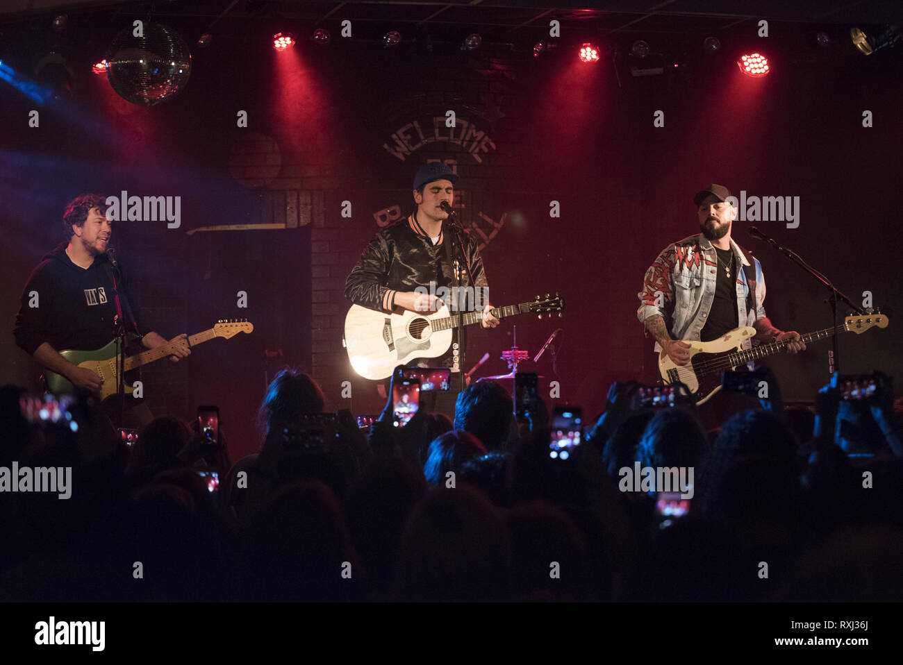 Pop band Busted eseguire durante una fase di lancio di una mostra al Brudenell Social Club in Leeds con: James Bourne, Charlie Simpson, Matt Willis dove: Leeds, Regno Unito quando: 06 Feb 2019 Credit: Graham Finney/WENN Foto Stock