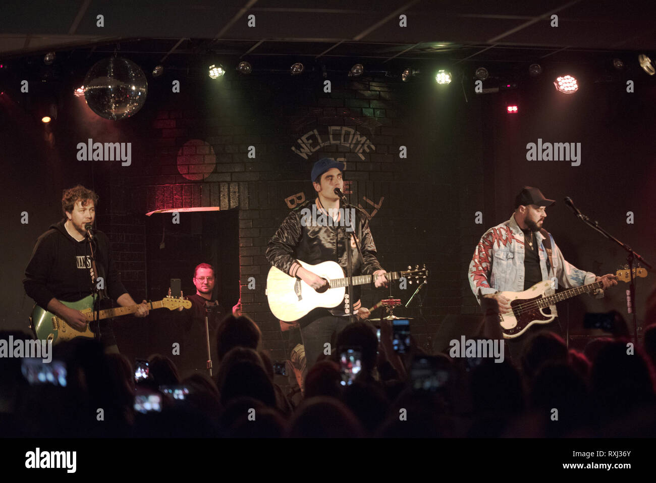 Pop band Busted eseguire durante una fase di lancio di una mostra al Brudenell Social Club in Leeds con: James Bourne, Charlie Simpson, Matt Willis dove: Leeds, Regno Unito quando: 06 Feb 2019 Credit: Graham Finney/WENN Foto Stock