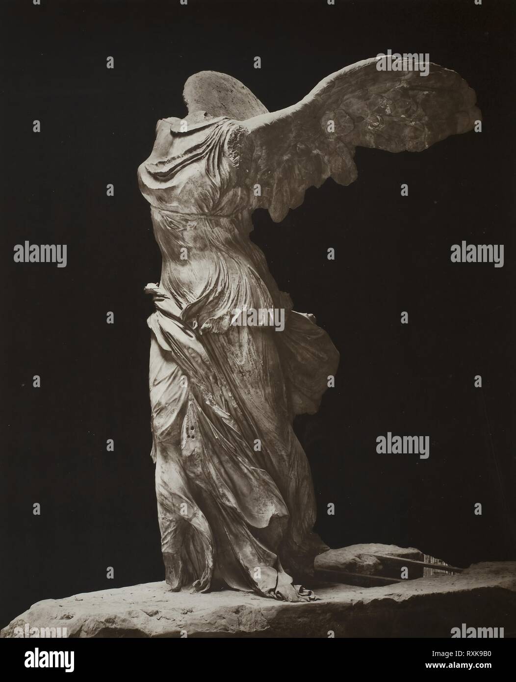 La Vittoria Alata di Samotracia (Victoire de Samotracia). Artista sconosciuto. Data: 1860-1869. Dimensioni: 45,4 × 36,8 cm (immagine/ carta/ mount). Albume stampa. Origine: . Museo: Chicago Art Institute. Foto Stock