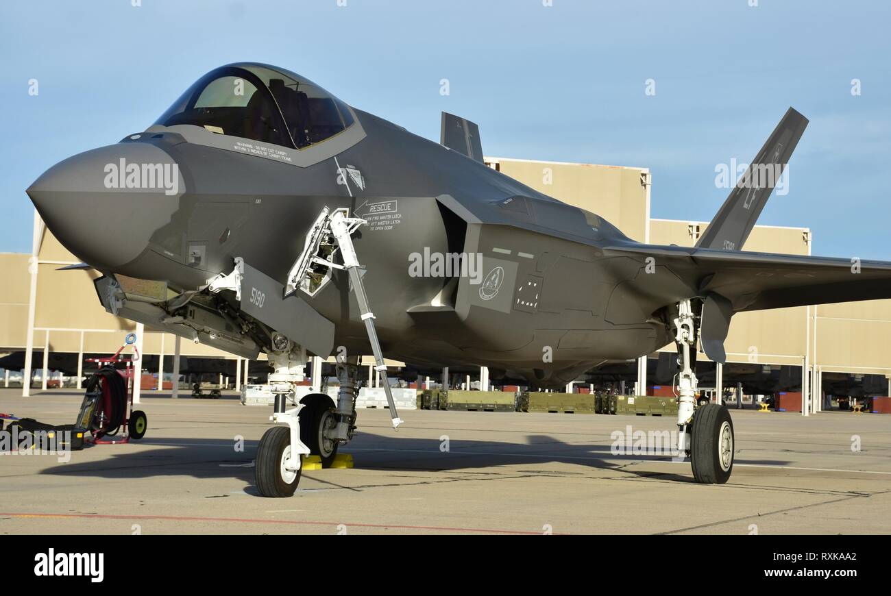 Un U.S. Air Force F-35 Joint Strike Fighter (Lightning II) jet a Davis Monthan Air Force Base. Questo F-35 è assegnato a Luke Air Force Base. Foto Stock