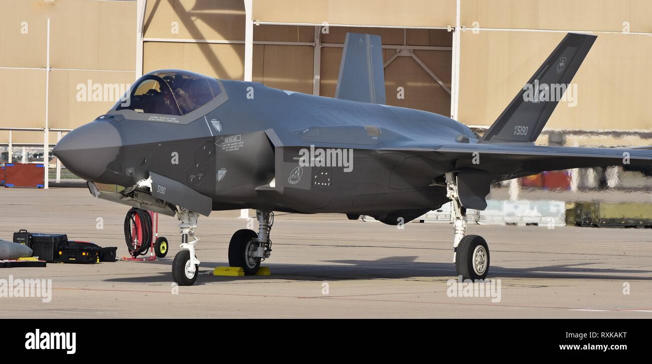 Un U.S. Air Force F-35 Joint Strike Fighter (Lightning II) jet a Davis Monthan Air Force Base. Questo F-35 è assegnato a Luke Air Force Base. Foto Stock