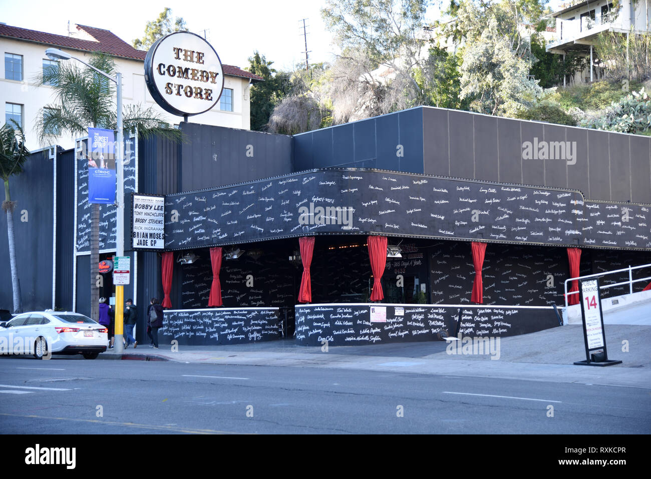 Nomi di famosi cabarettisti che hanno suonato al Comedy Store linea le sue pareti Foto Stock