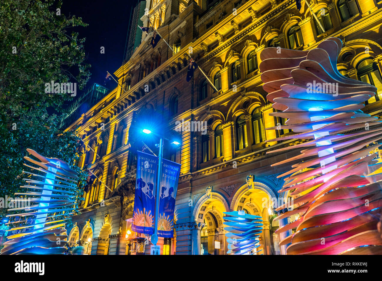 Sydney, Australia - facciata illuminata del Municipio presso l annuale Vivid Sydney festival delle luci, musica e idee Foto Stock