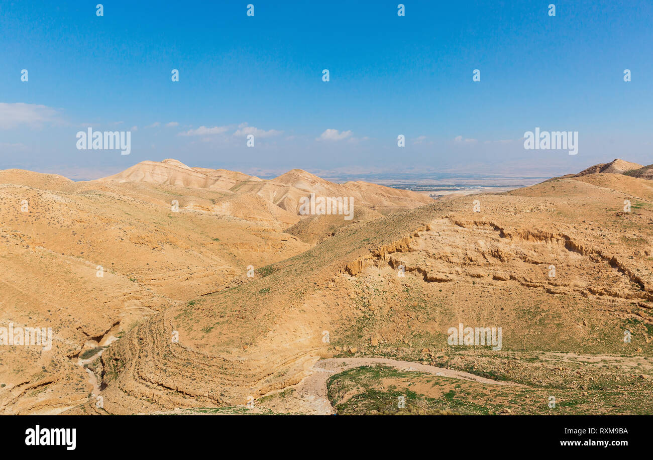 Panorama del deserto della Giudea in primavera in Israele Foto Stock