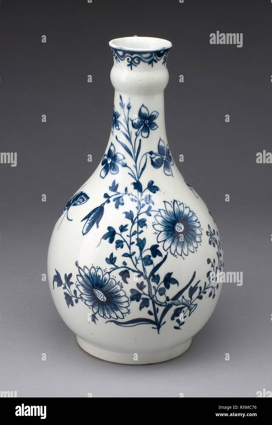 Juglet. Worcester fabbrica di porcellana; Worcester, Inghilterra, fondata 1751. Data: 1765-1775. Dimensioni: H. 23,8 cm (9 3/8 in.). Soffice pasta di porcellana, underglaze blu. Origine: Worcester. Museo: Chicago Art Institute. Autore: Worcester Royal Società di porcellana. Foto Stock