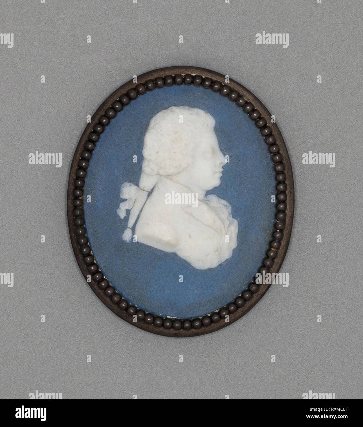 Placca con ritratto di Prince Edward, Duca di Kent. Wedgwood Manufactory; Inghilterra, fondata 1759. Data: 1775-1799. Dimensioni: 4,8 × 4 × 0,6 cm (1 7/8 × 1 9/16 x 1/4 in.). Gres (jasperware). Origine: Burslem. Museo: Chicago Art Institute. Foto Stock