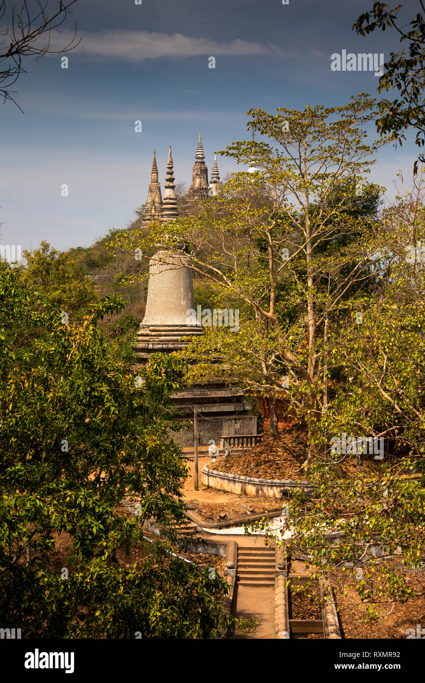 Cambogia, Phnom Penh, Oudong, Phreah raggiungere Traop Montagna, collina memorial stupa Foto Stock