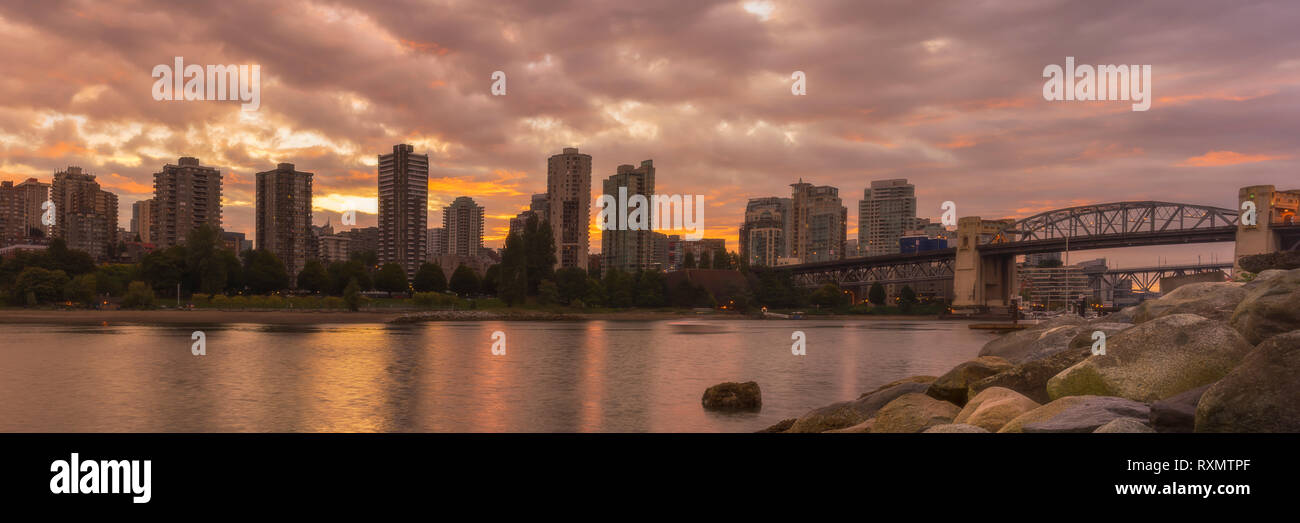 Sunrise in Vancouver come visto da Vanier Park, Vancouver, British Columbia, Canada Foto Stock