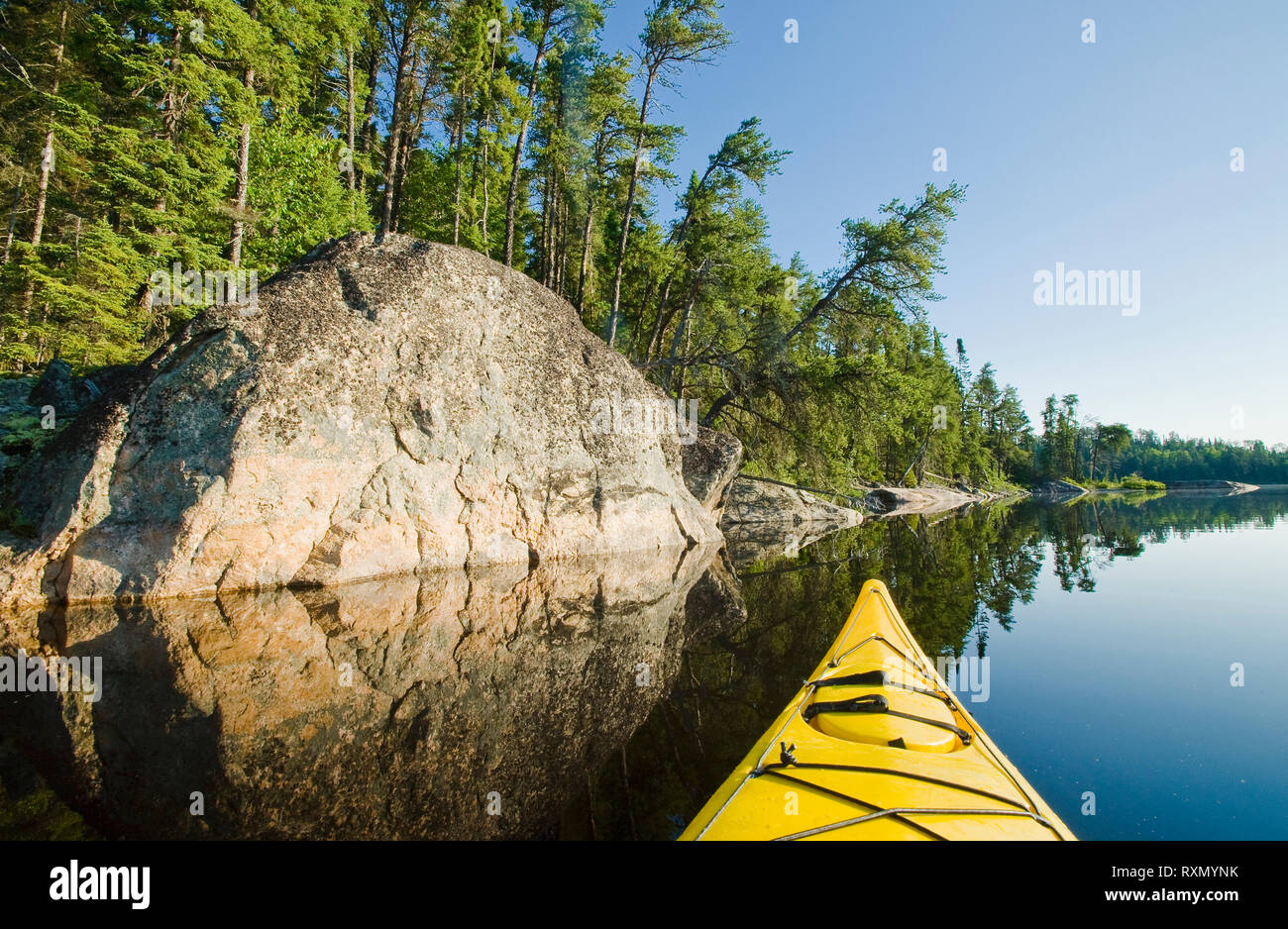 Il kayak, Francese Lago, Quietico Parco Provinciale, Ontario, Canada Foto Stock