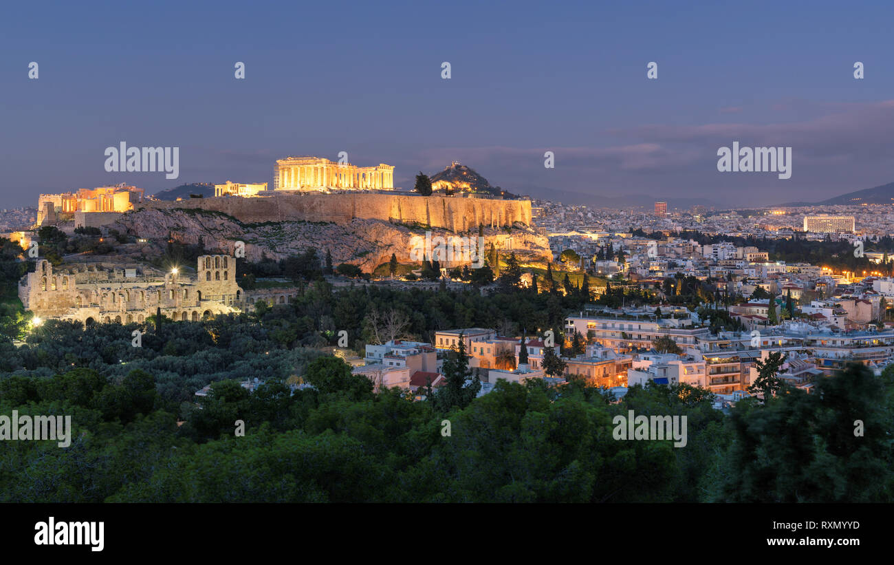 Vista panoramica dell'Acropoli di notte, Atene, Grecia. Foto Stock