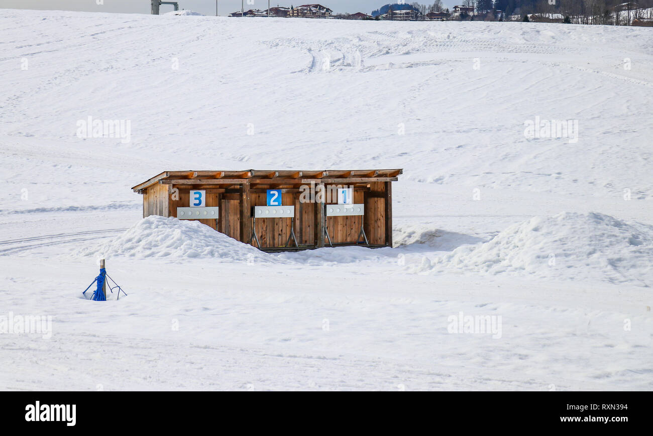 Il biathlon addestramento al tiro in snow sport invernali Foto Stock