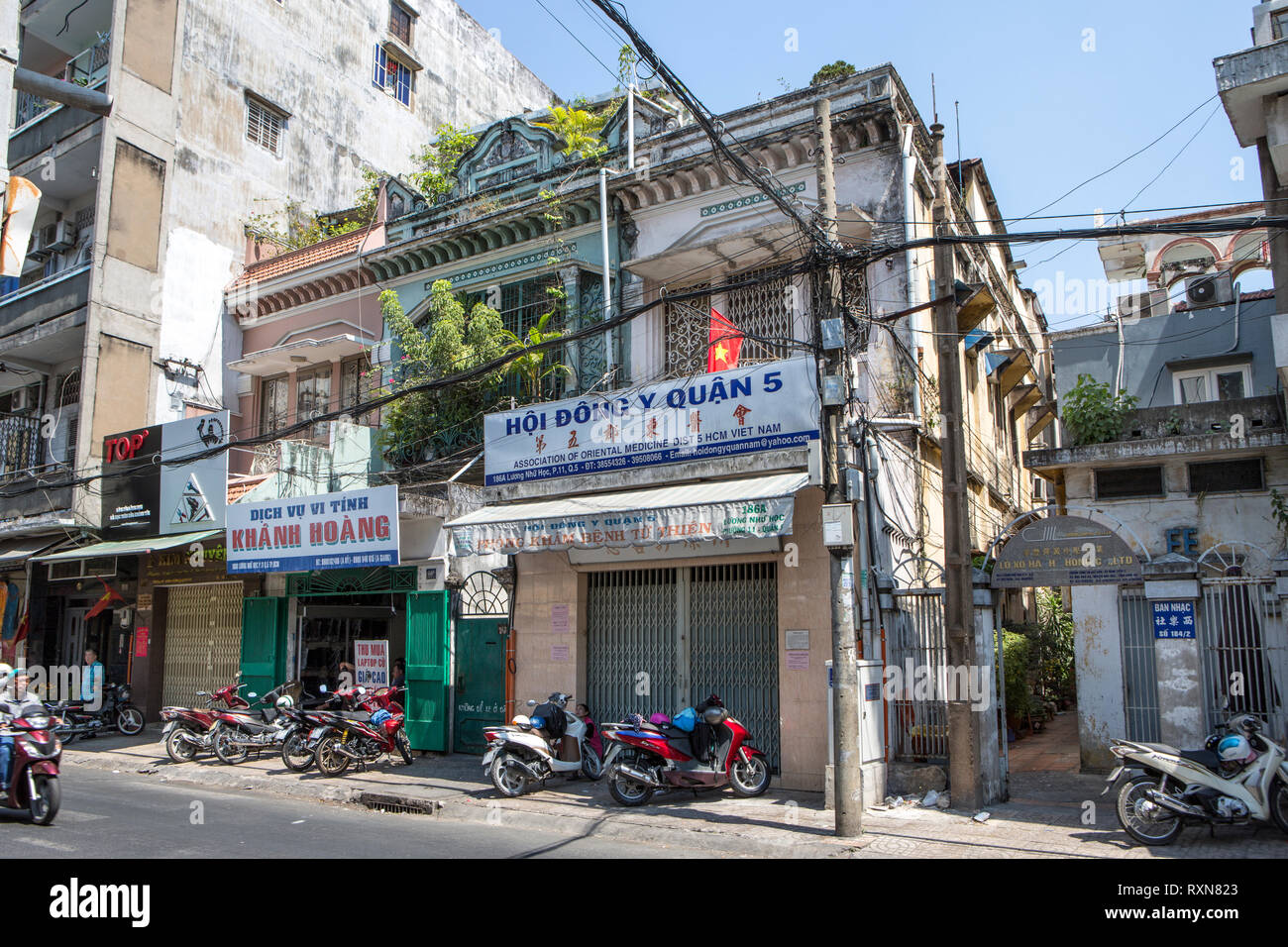 Gli antichi negozi nella città di Ho Chi Minh, Vietnam. Foto Stock