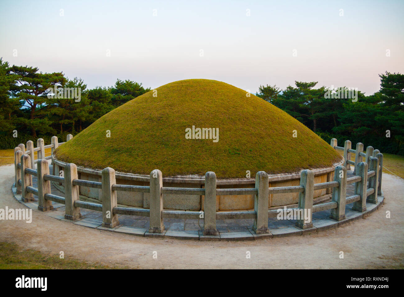 Tomba del generale Kim Yusin in Gyeongju-si, Corea del Sud. Foto Stock