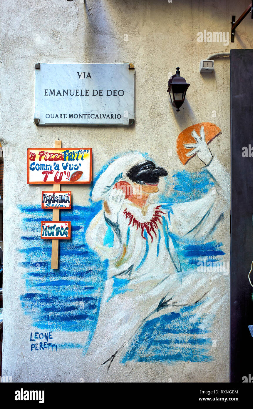 Napoli Campania Italia. Street graffiti a Quartieri Spagnoli (quartieri spagnoli), una parte della città di Napoli in Italia. Si tratta di un area povera, sofferenza f Foto Stock