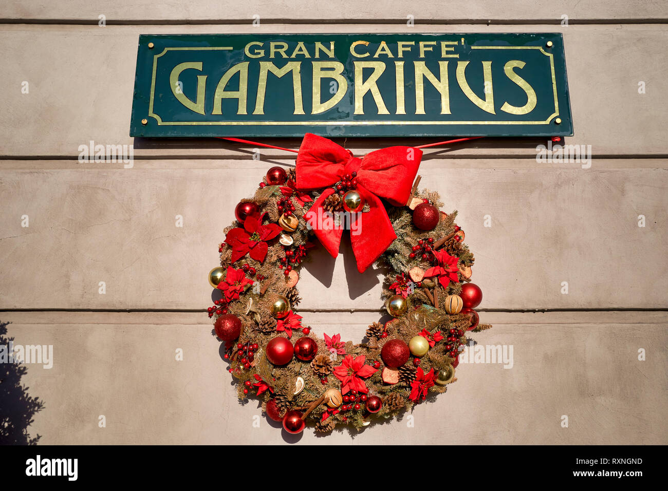 Napoli Campania Italia. Il famoso Caffè Gambrinus in Piazza del Plebiscito Foto Stock
