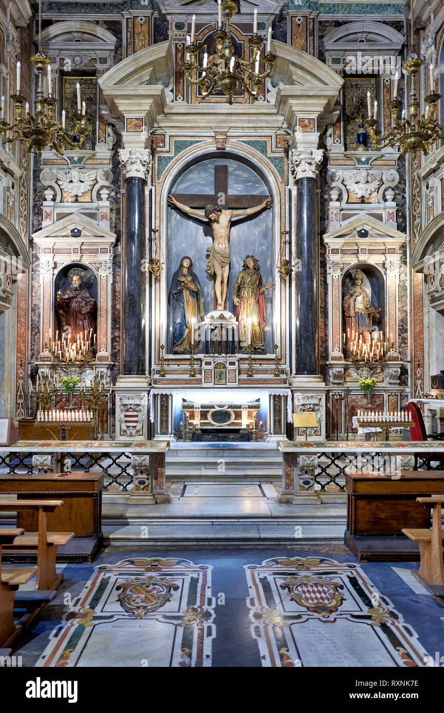 Gesù Nuovo (Nuovo) Gesù è il nome di una chiesa barocca di Napoli, campania, Italy. È situato appena al di fuori del confine occidentale della storica cen Foto Stock