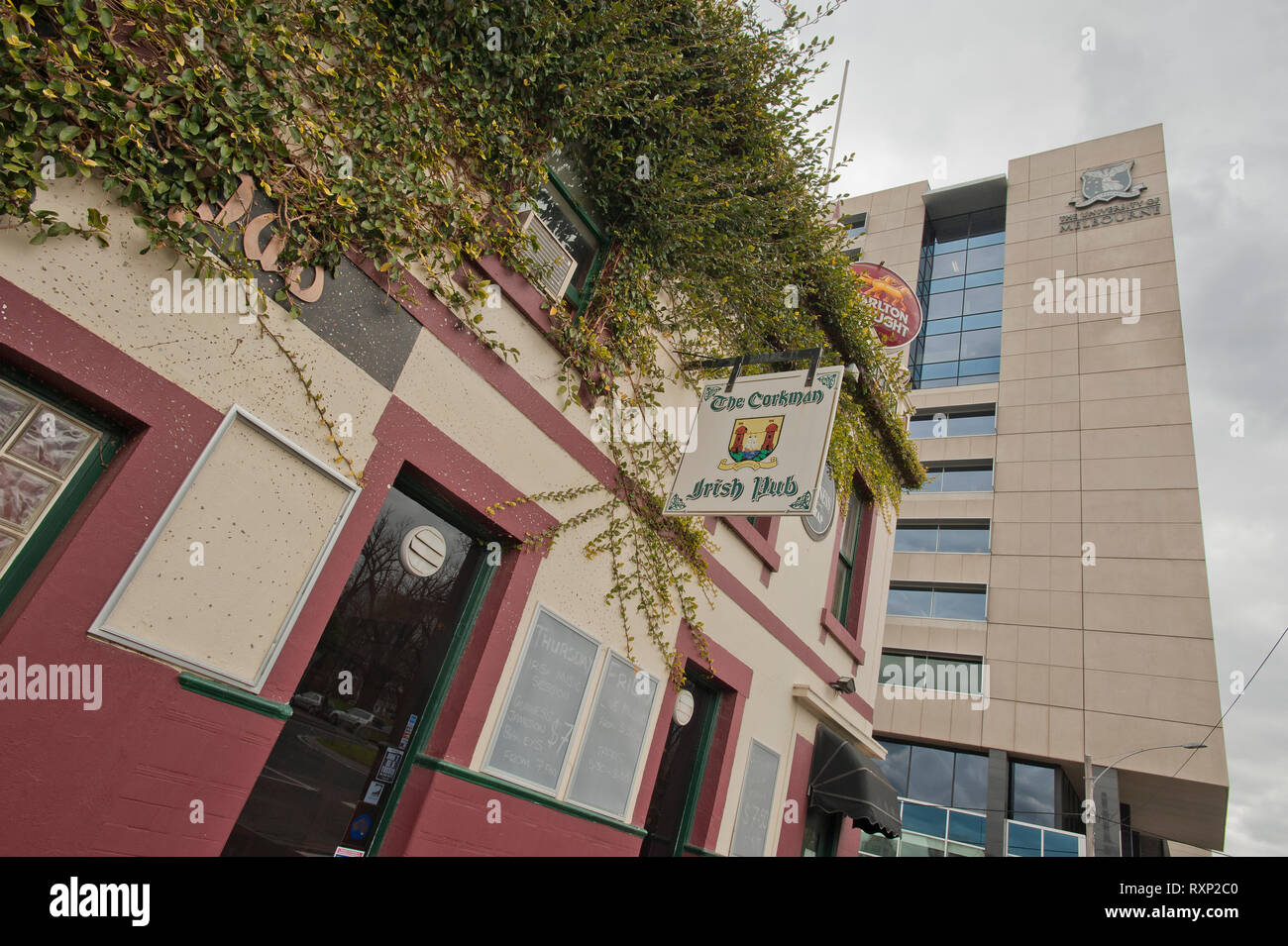 Il Corkman Hotel prima di demolire, Carlton, Melbourne, Victoria, Australia Foto Stock