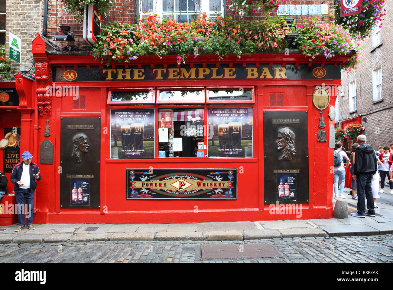 L'effettivo pub Temple Bar nel quartiere di Temple Bar lungo la riva sud del fiume Liffey, Dublino, Irlanda Foto Stock