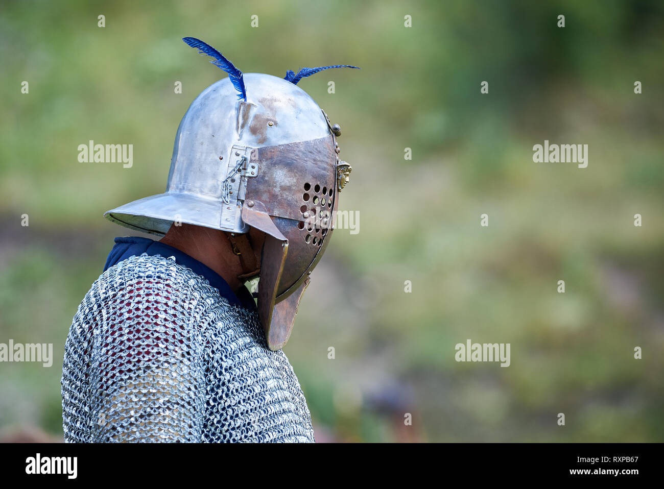 Gladiator con casco e armatura per il corpo Foto Stock