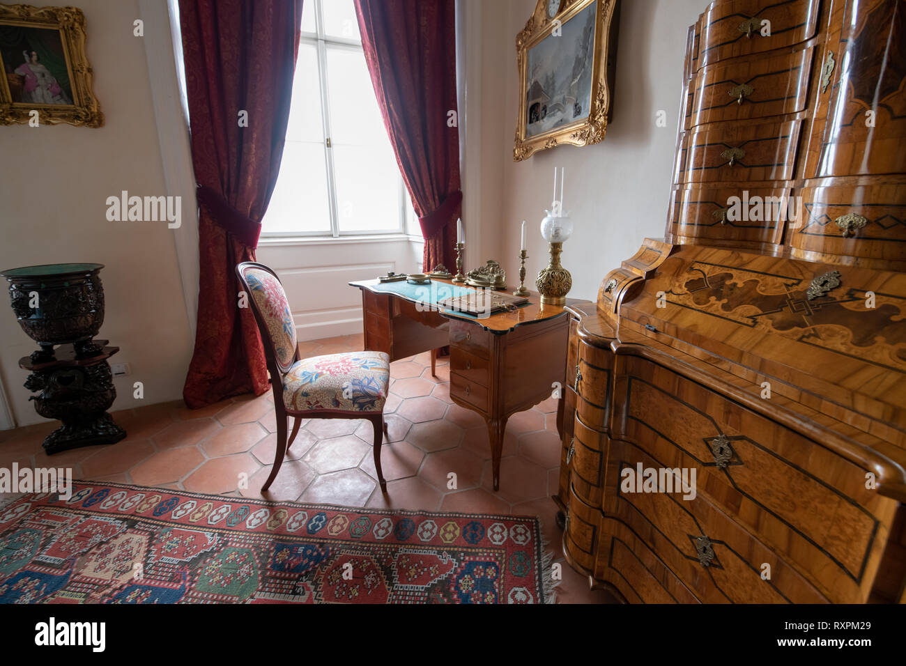 Interno di una casa con una decorazione classica. Foto Stock