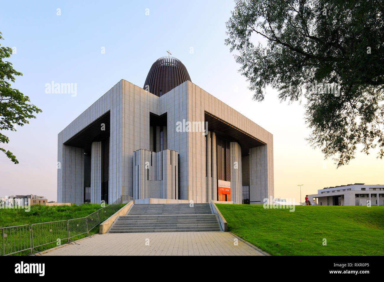 Varsavia, Mazovia / Polonia - 2017/08/10: Tempio modernistica della Divina Provvidenza - Swiatynia Opatrznosci Bozej - in Wilanow districi di Varsavia Foto Stock