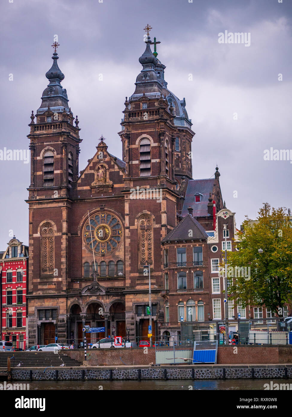 Amsterdam, Paesi Bassi - 26 agosto 2018: Cityscape di Amsterdam diversi stili di edifici Foto Stock