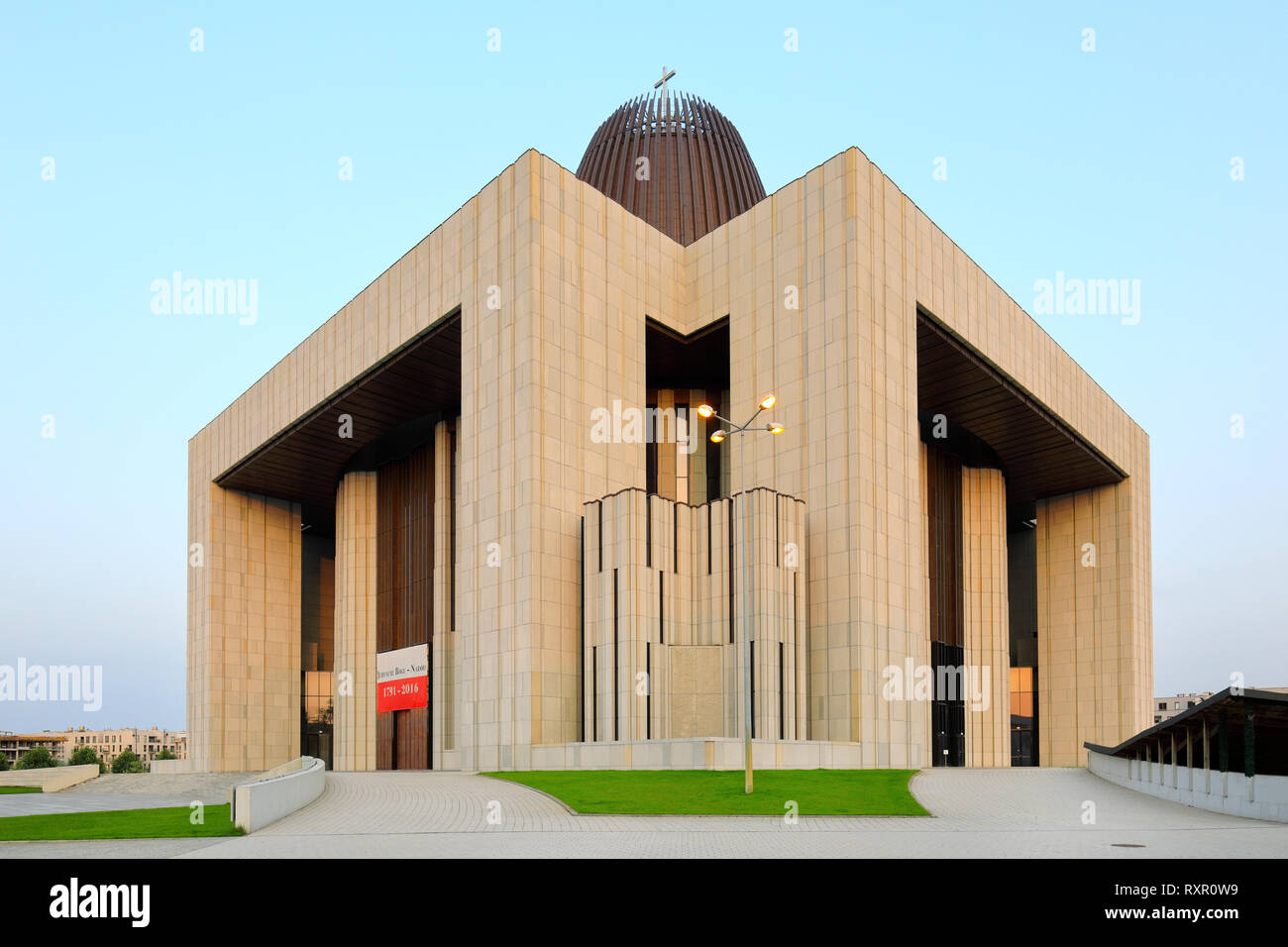 Varsavia, Mazovia / Polonia - 2017/08/10: Tempio modernistica della Divina Provvidenza - Swiatynia Opatrznosci Bozej - in Wilanow districi di Varsavia Foto Stock