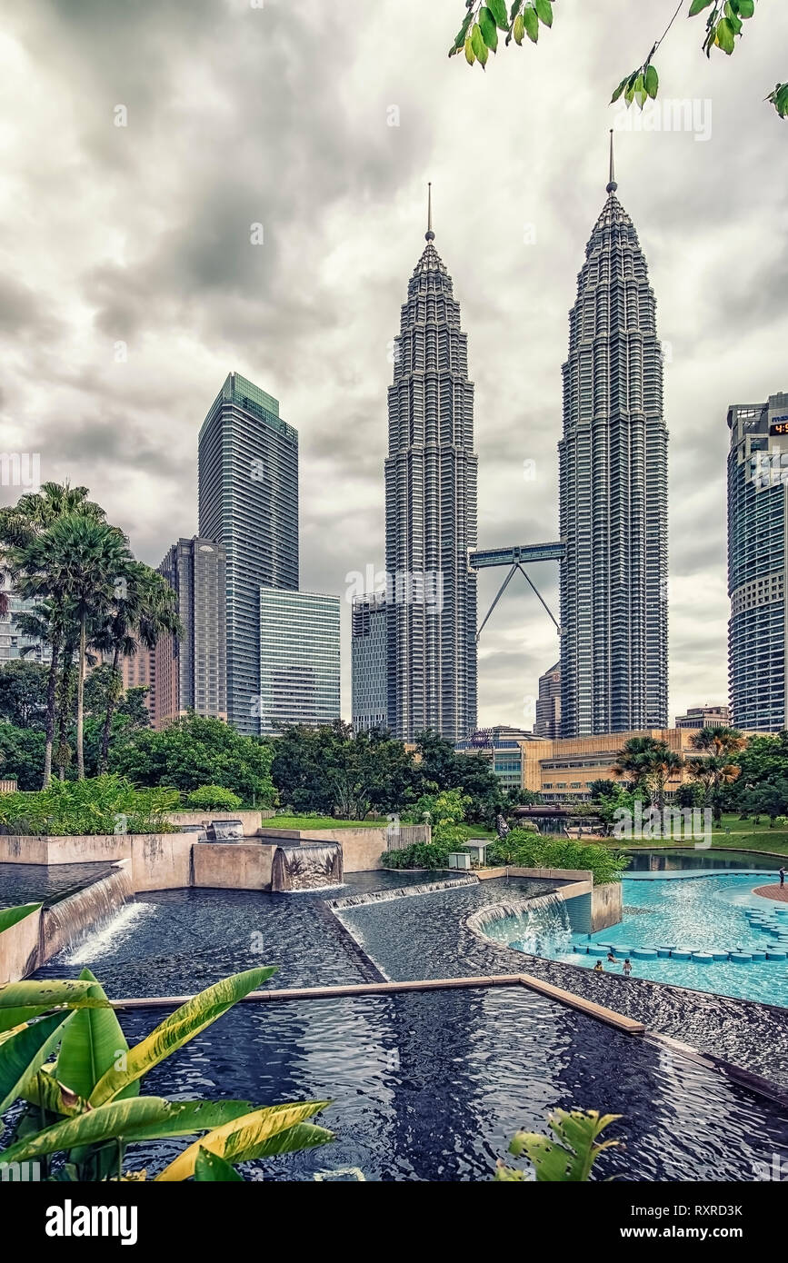 Petronas Twin Towers nel quartiere KLCC Kuala Lumpur Foto Stock