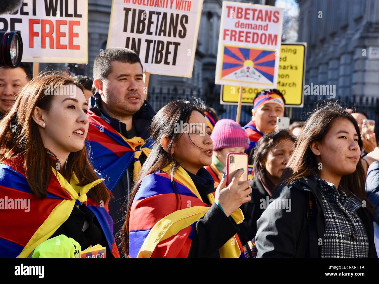 10 Marzo 2019. Dimostrazione gratuita del Tibet. Centinaia di tibetani hanno protestato e marciare a Londra per commemorare la Giornata Nazionale di rivolta. Richmond Terrace, di fronte a 10 Downing Street, Londra. UK Credit: michael melia/Alamy Live News Foto Stock