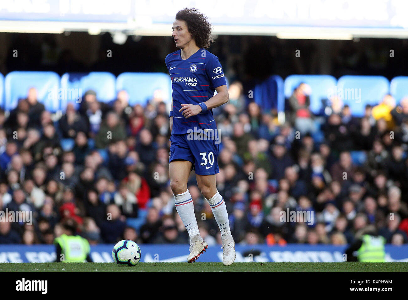 Londra, Regno Unito. 10 mar 2019. David Luiz del Chelsea in azione. Premier League, Chelsea v Wolverhampton Wanderers a Stamford Bridge di Londra domenica 10 marzo 2019. Questa immagine può essere utilizzata solo per scopi editoriali. Solo uso editoriale, è richiesta una licenza per uso commerciale. Nessun uso in scommesse, giochi o un singolo giocatore/club/league pubblicazioni. pic da Steffan Bowen/ Andrew Orchard fotografia sportiva/Alamy Live news Foto Stock