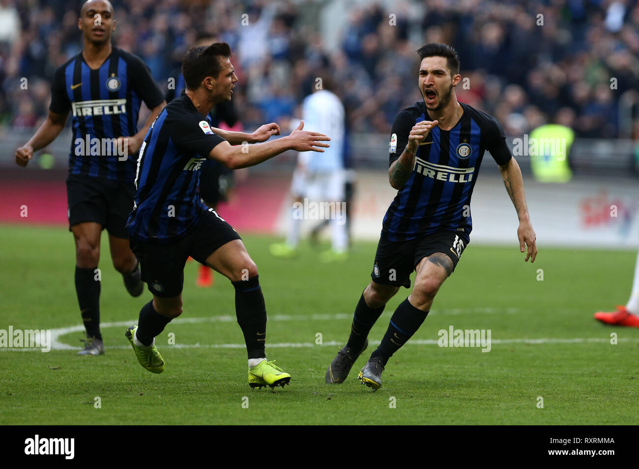 Milano, Italia. Il 10 marzo 2019. Matteo Politano di FC Internazionale celebrare dopo un goal durante la Serie A match tra FC Internazionale e Spal. Credito: Marco Canoniero/Alamy Live News Foto Stock