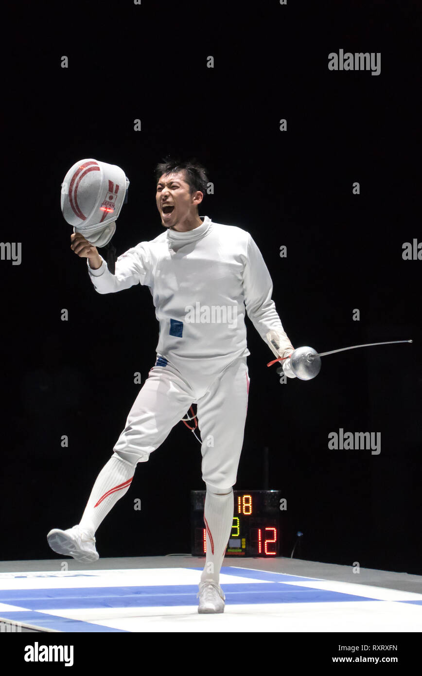 Budapest. Decimo Mar, 2019. Minobe Kazuyasu del Giappone festeggia dopo aver vinto la finale di uomini Westend Epee Grand Prix Budapest in Budapest, Ungheria il 10 marzo 2019. Minobe Kazuyasu battuto Andrea Santarelli dell Italia 15-12 e rivendicato il titolo. Credito: Attila Volgyi/Xinhua/Alamy Live News Foto Stock